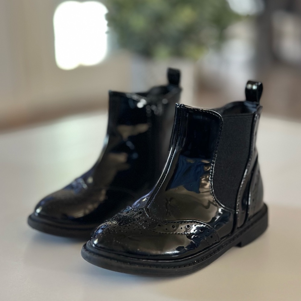 Lil Knockouts girls black boots with zipper size 7